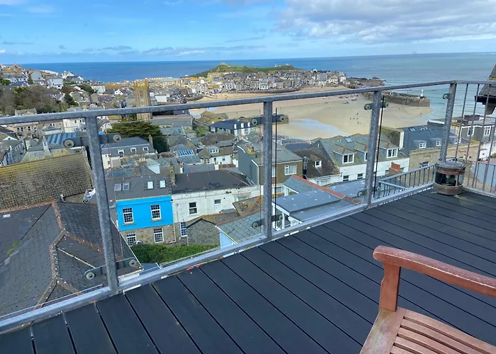 The Penthouse Apartment With An 18Ft By 14Ft Balcony With Amazing Views Over St Ives Harbour And Bay Perfect From Alfresco Dining And Sunbathing, Onsite Parking, Larger Groups Book Our Connecting Apartments