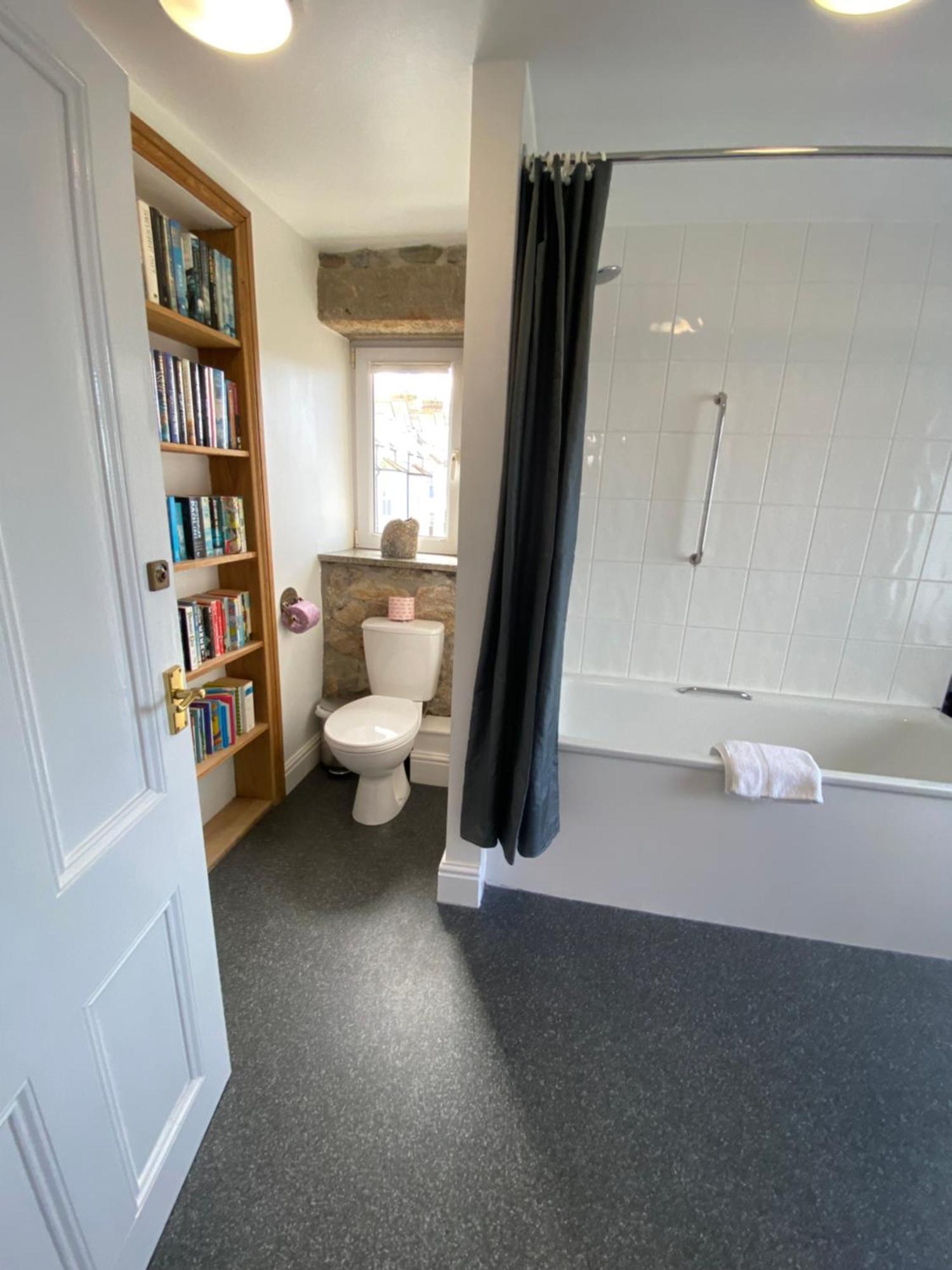 The Penthouse With An 18ft By 14ft Balcony With Amazing Views Over Harbour And Bay Perfect From Alfresco Dining And Sunbathing, Onsite Parking, Larger Groups Book Our Connecting