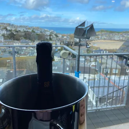 The Penthouse Apartment With An 18Ft By 14Ft Balcony With Amazing Views Over St Ives Harbour And Bay Perfect From Alfresco Dining And Sunbathing, Onsite Parking, Larger Groups Book Our Connecting Apartments Exterior photo