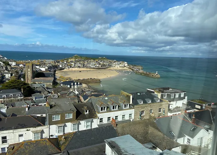 The Penthouse Apartment With An 18Ft By 14Ft Balcony With Amazing Views Over St Ives Harbour And Bay Perfect From Alfresco Dining And Sunbathing, Onsite Parking, Larger Groups Book Our Connecting Apartments