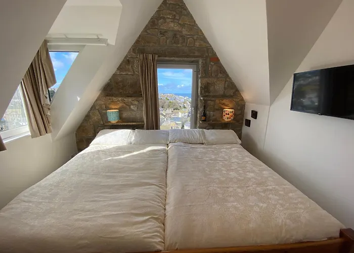 The Penthouse Apartment With An 18Ft By 14Ft Balcony With Amazing Views Over St Ives Harbour And Bay Perfect From Alfresco Dining And Sunbathing, Onsite Parking, Larger Groups Book Our Connecting Apartments